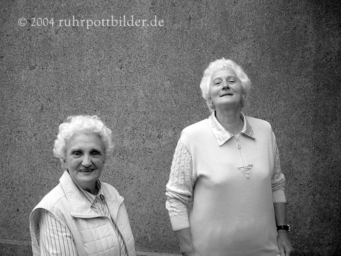 Renate und Rosi auf einer Party - Bochum